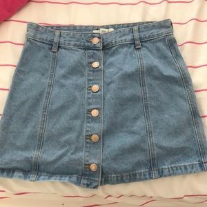 Cute jean button down skirt!